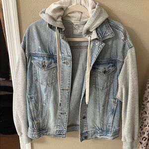 American Eagle Outfitters Light Blue Denim Jacket with Cream Hoodie
